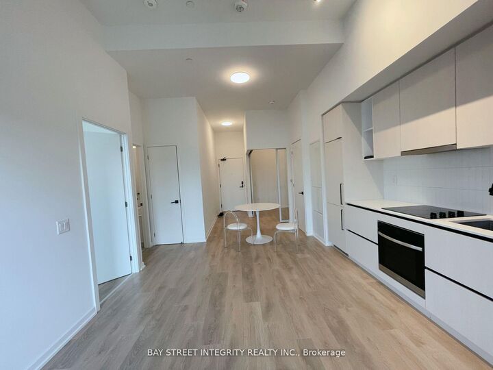 Property Photo: 1285 Dupont Street 308 ON M6H 0E3