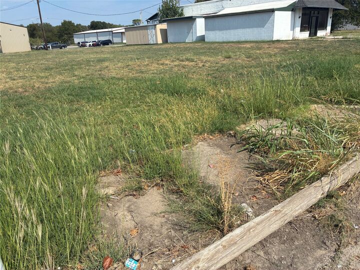 Property Photo:  911 W Main  OK 73401 