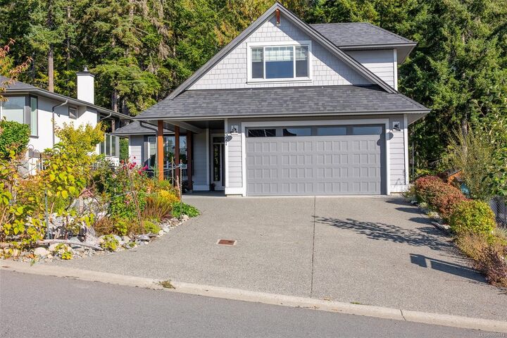 Property Photo:  521 Mountain View Dr  BC V0R 2G1 