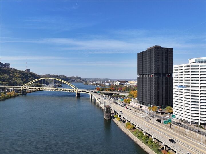 Property Photo:  151 Fort Pitt Blvd 1402  PA 15222 