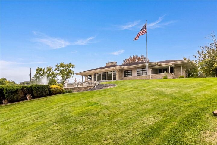 Property Photo: 102 Peasant Village Ln PA 15012