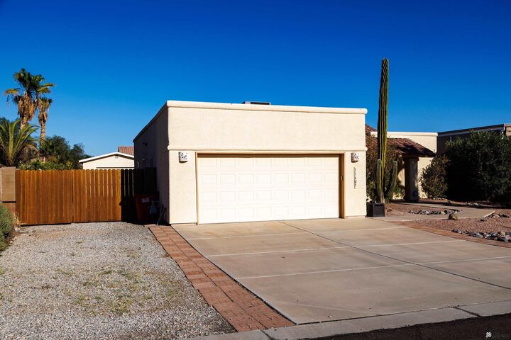 Property Photo: 11605 S Glenwood Ave AZ 85367