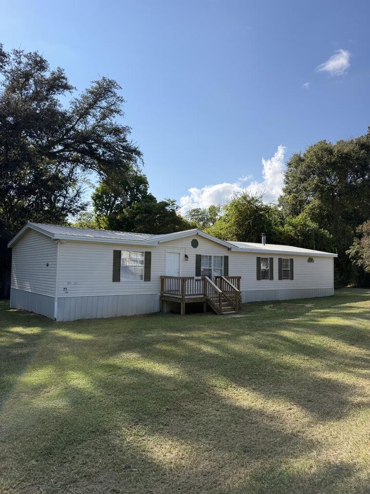 Property Photo:  162 Century Road W  GA 31763 