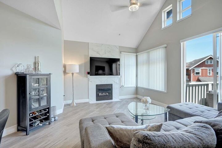 Property Photo:  15350 16A Avenue 4th Floor  BC V4A 1S9 