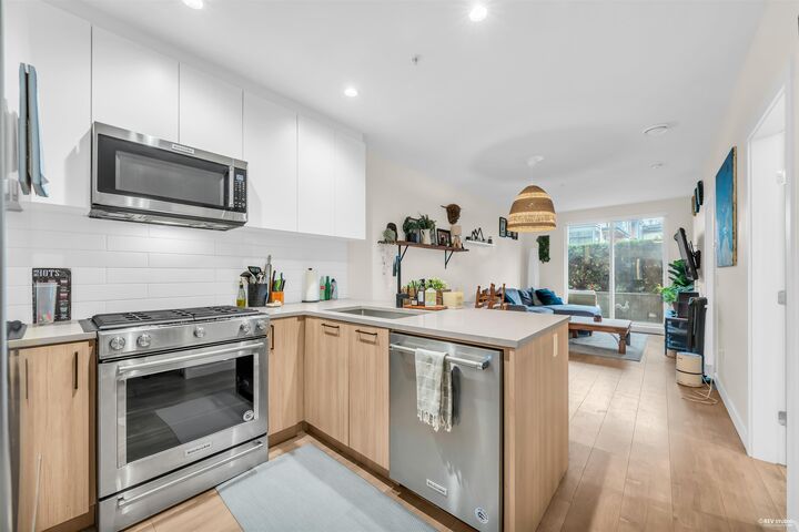 Property Photo: 707 Como Lake Avenue 113 BC V3J 0J5