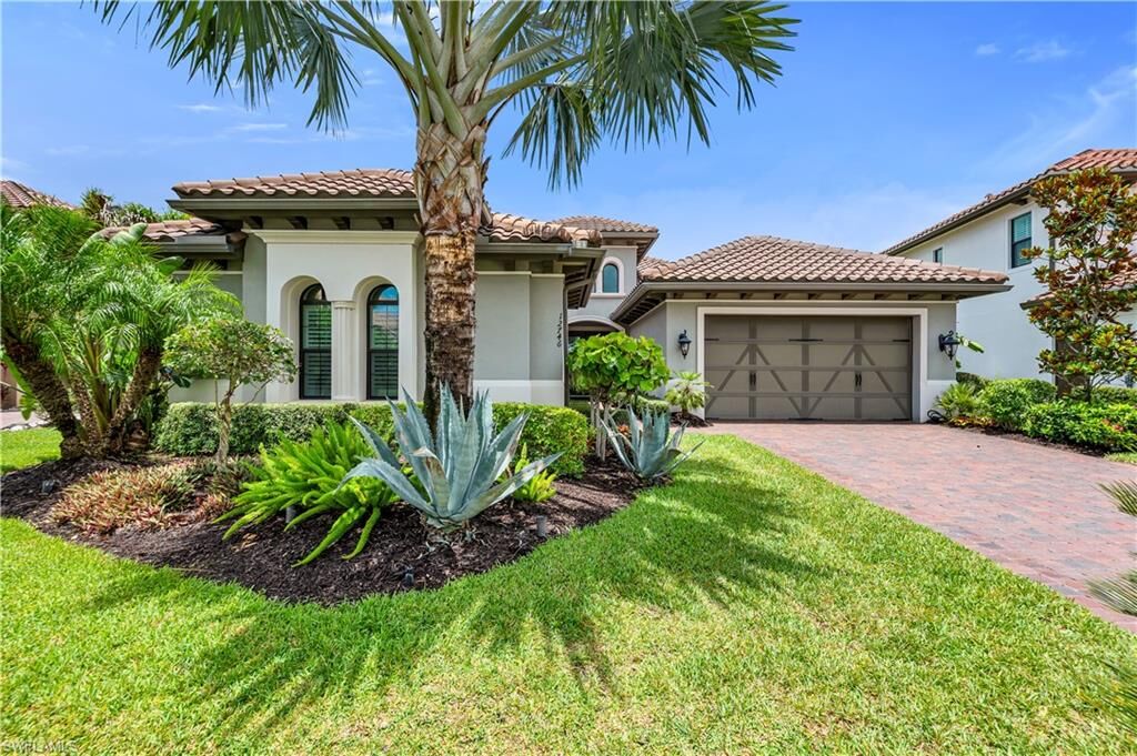 Property Photo: 12746 Dundee Ln FL 34120
