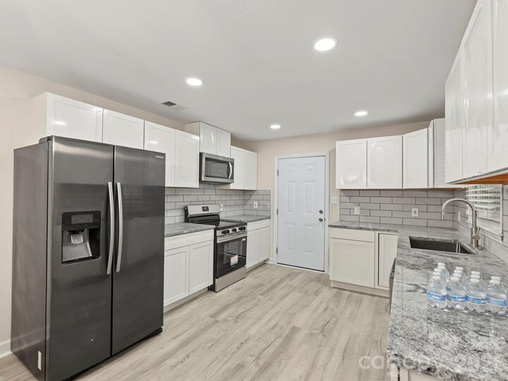 Property Photo:  512 Villa Street  NC 28083 