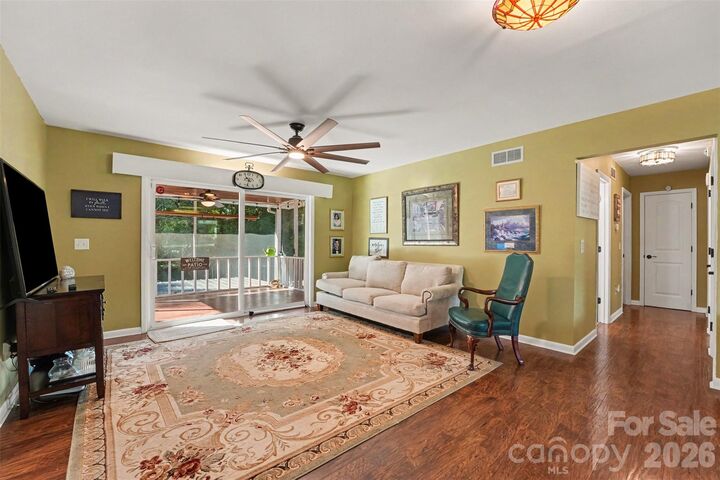 Property Photo:  211 W 21st Street  NC 28081 