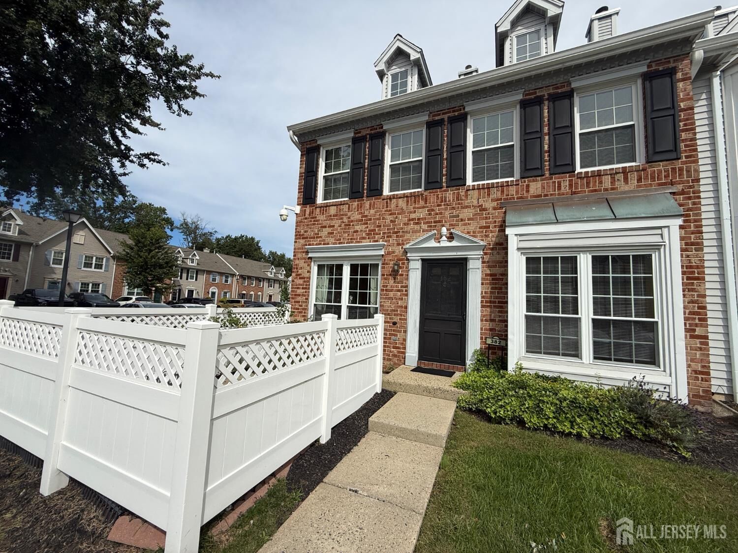 Property Photo:  382 Hadleigh Lane  NJ 08902 