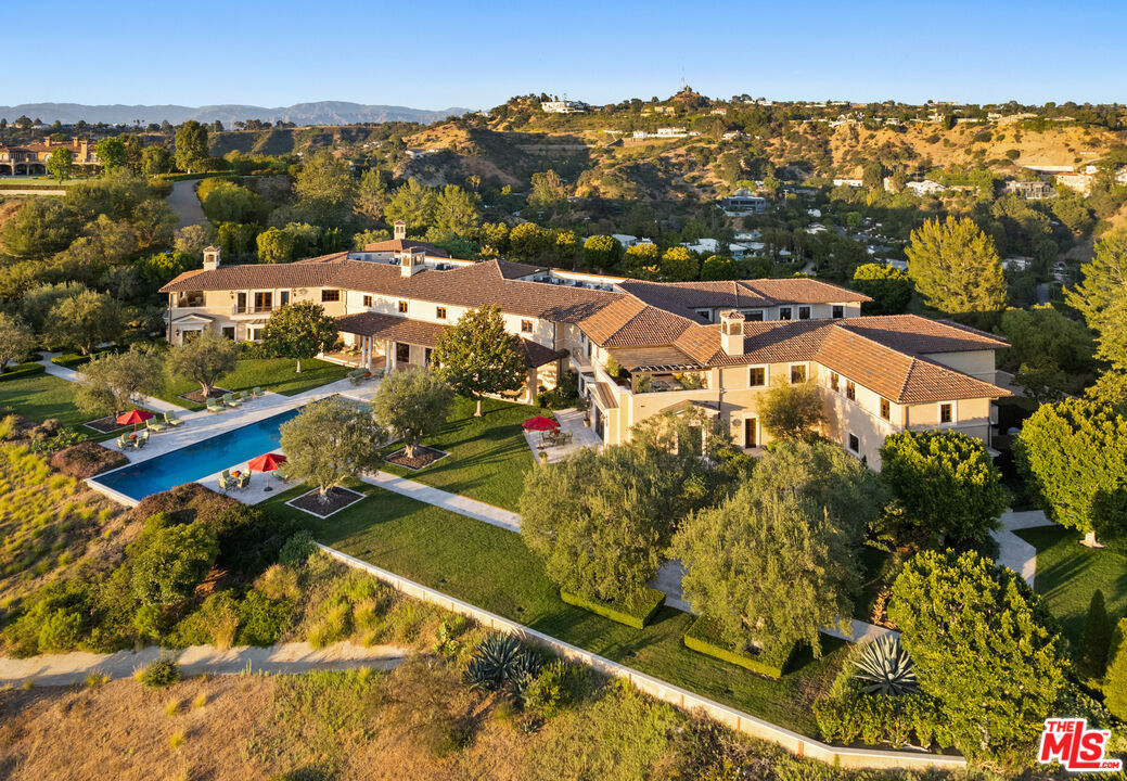 Property Photo:  10 Beverly Ridge Ter  CA 90210 