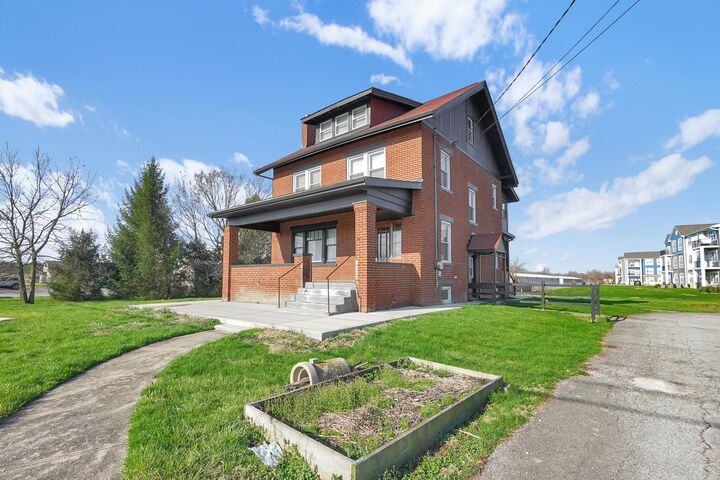 Property Photo:  