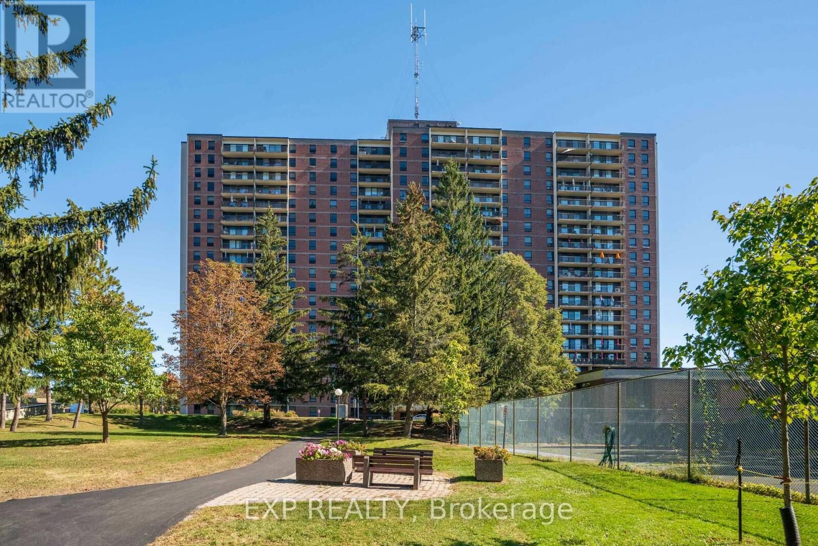 Property Photo:  665 Bathgate Drive 404  ON K1K 3Y4 