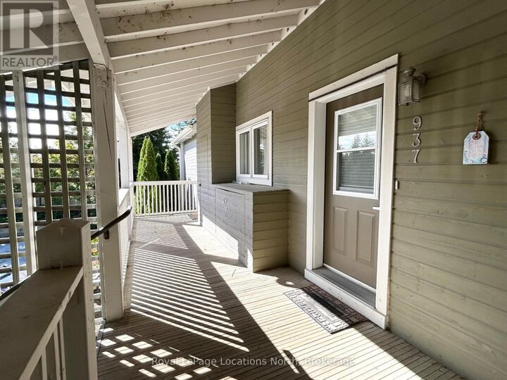 Property Photo:  937 Cedarpointe Court 13  ON L9Y 5C7 