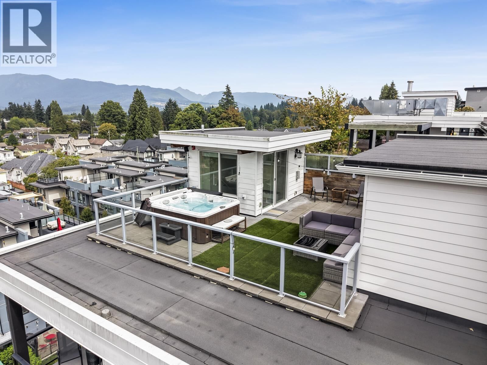 Property Photo:  707 Como Lake Avenue 611  BC V3J 0J5 