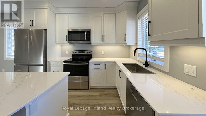 Property Photo:  695 Hayball Street 1  ON N4S 4Z5 