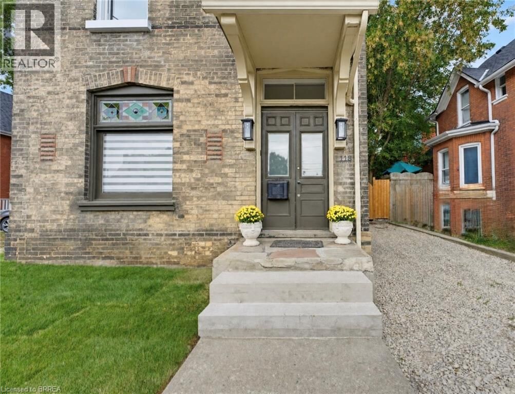 Property Photo:  118 Clarence Street  ON N3T 2V4 