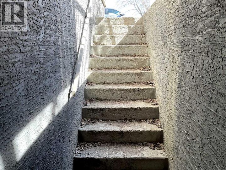 Property Photo:  5524 49 Avenue  SK S9V 0V4 