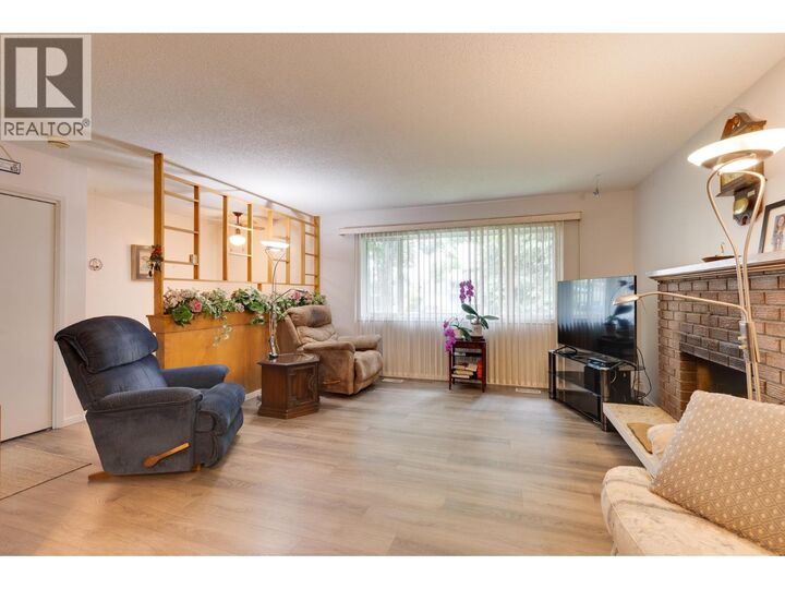 Property Photo:  132 McKenzie Avenue  BC V2L 4N4 