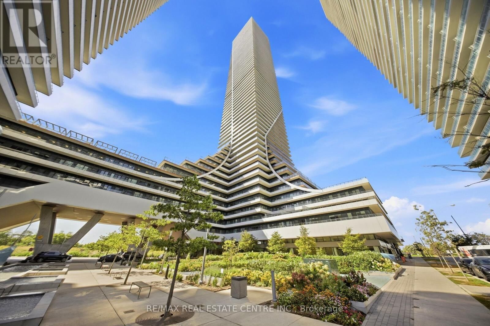 Property Photo: 30 Shore Breeze Drive 6110 ON M8V 0J1