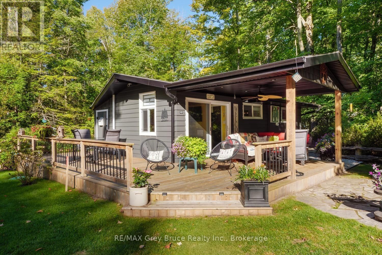 Property Photo: 1326 South Second Avenue South ON N0H 2G0