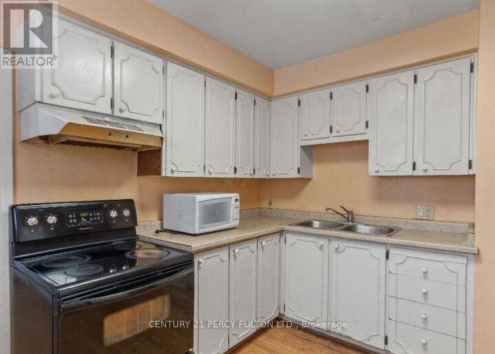Property Photo: 711 Victoria Street ON N5Y 4C5