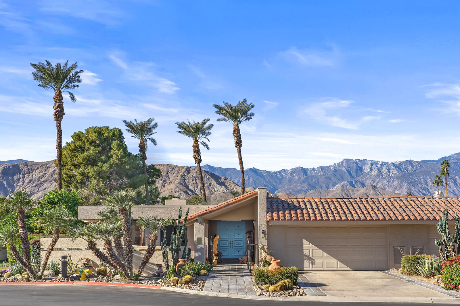 Property Photo: 9 Swarthmore Court CA 92270