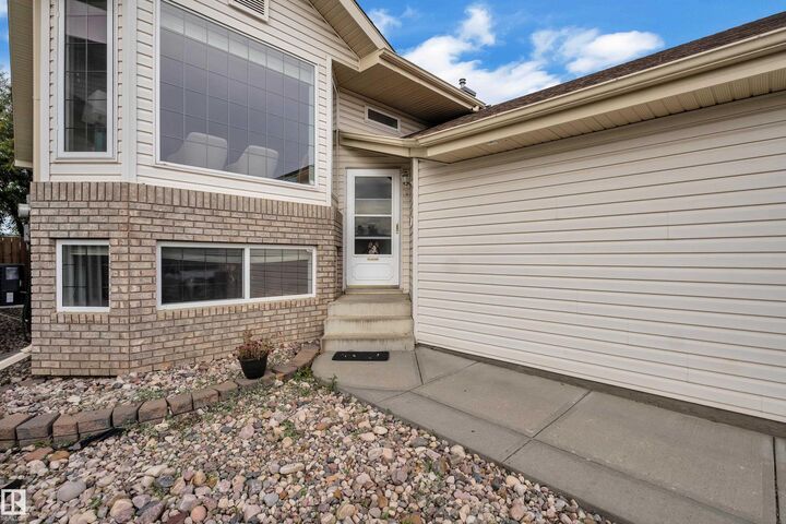 Property Photo:  1233 Ormsby Lane NW  AB T5T 6R2 