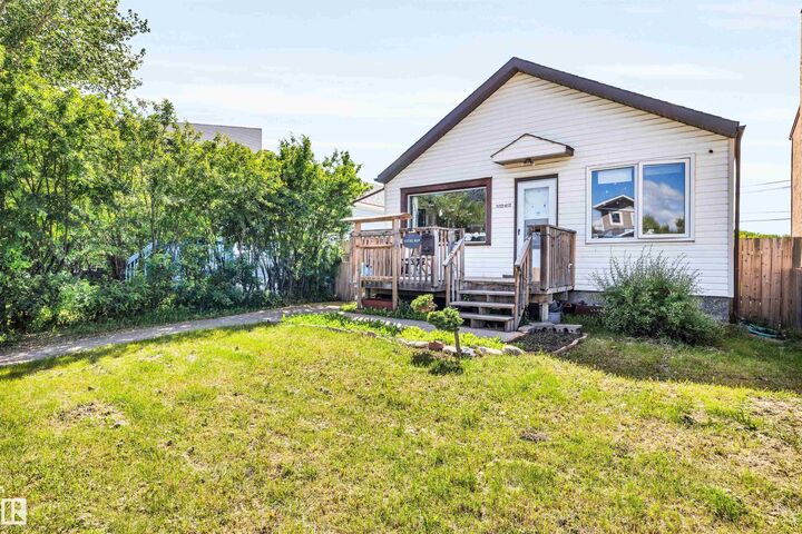 Property Photo:  11722 81 Street NW  AB T5B 2S4 