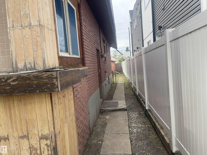 Property Photo:  11444 97 Street NW  AB T5G 1X5 