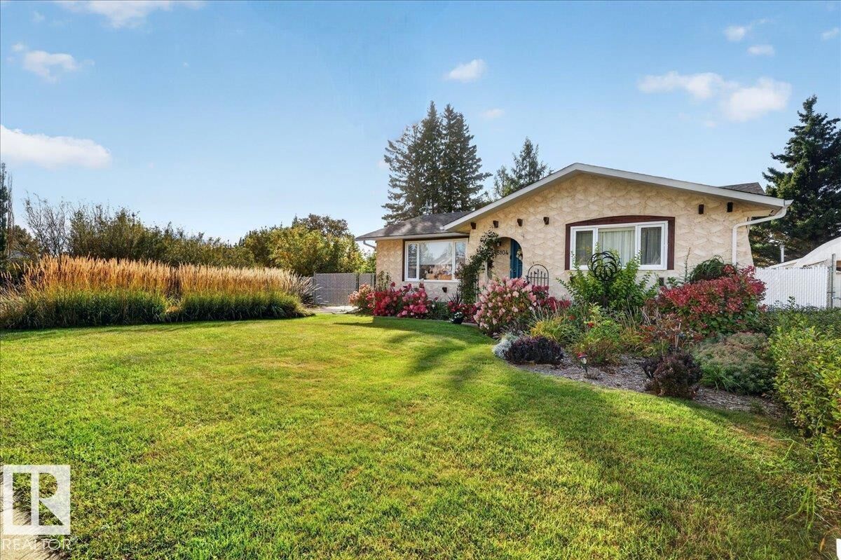Property Photo:  5104 53 Street  AB T0A 0K0 