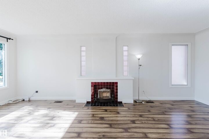 Property Photo:  10840 74 Avenue NW  AB T6E 1G9 