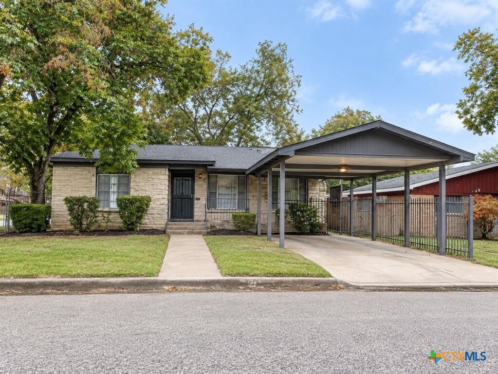 Property Photo: 350 Cosgrove Street TX 78210
