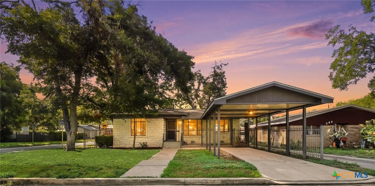 Property Photo:  350 Cosgrove Street  TX 78210 