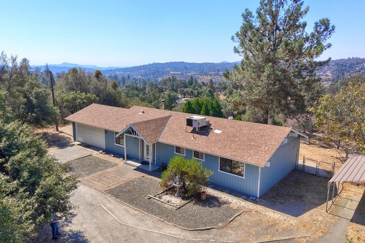 Property Photo:  33030 Road 233  CA 93643 