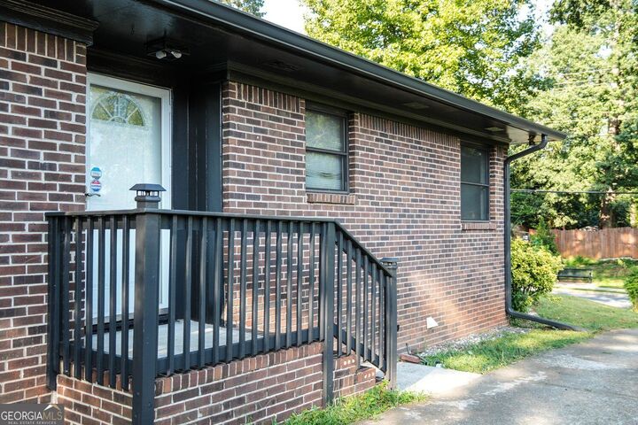 Property Photo: 933 Rowland Street GA 30021
