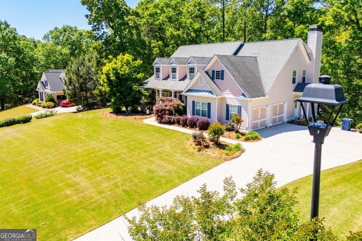 Property Photo: 6170 Hedgestone Way GA 30135