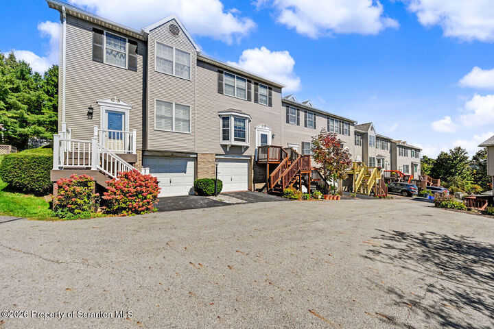 Property Photo:  15 Briarwood Way  PA 18411 