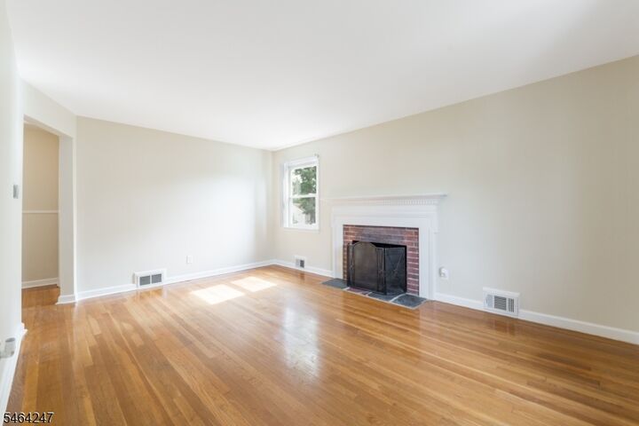Property Photo:  14 Shady Ln  NJ 07023 