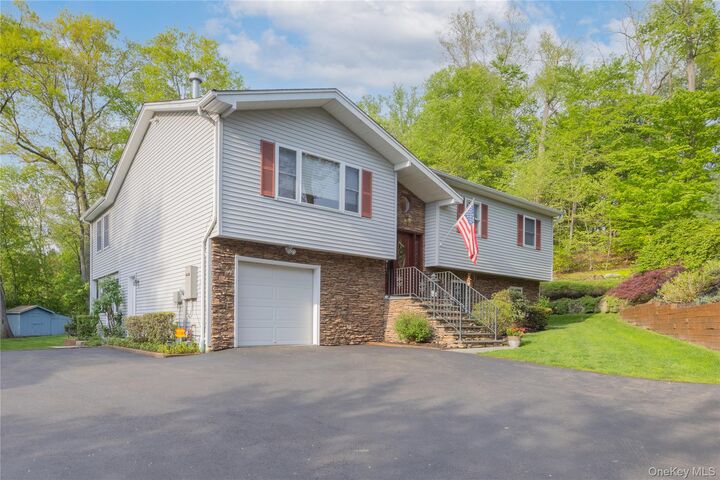 Property Photo:  5 Nickolaus Lane  NY 10954 