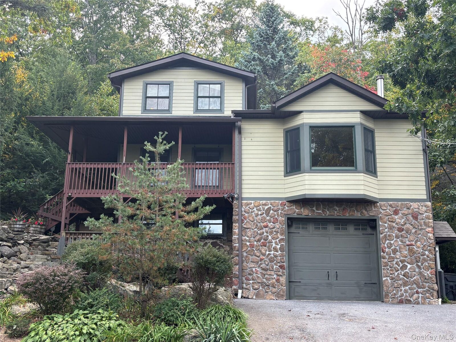 Property Photo:  22 Deer Trail S  NY 10925 