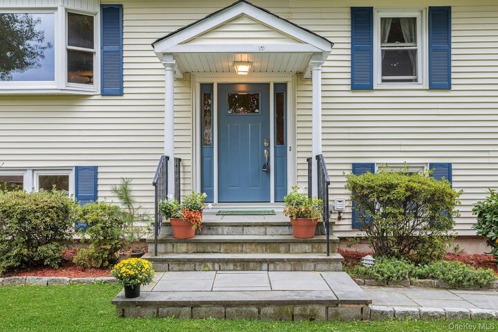 Property Photo:  94 Overlook Drive  NY 10541 