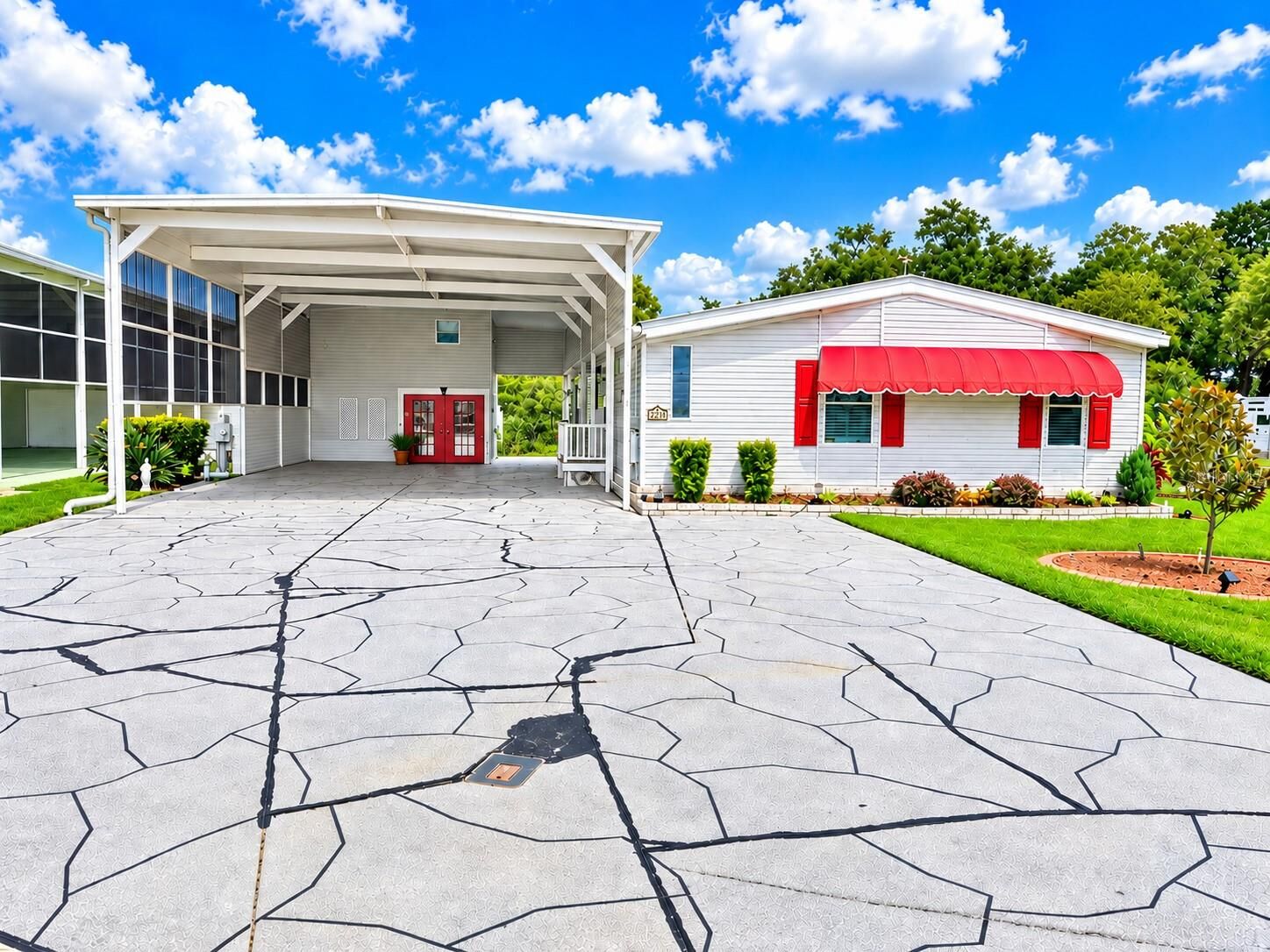 Property Photo:  5214 Island View Circle N  FL 33868 
