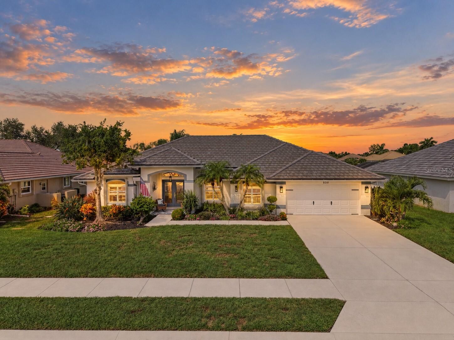 Property Photo:  530 Lake Of The Woods Drive  FL 34293 