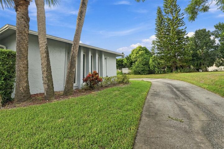 Property Photo:  1619 Whithorn Place B  FL 34684 