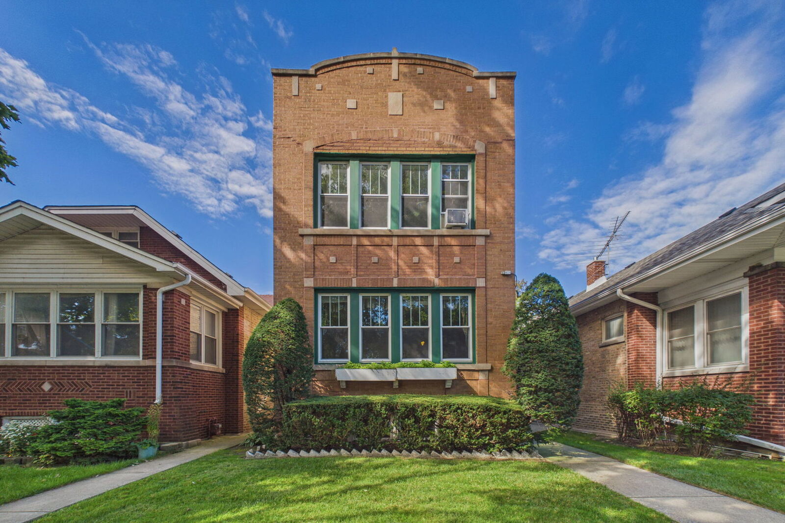 Property Photo:  6554 N Campbell Avenue  IL 60645 