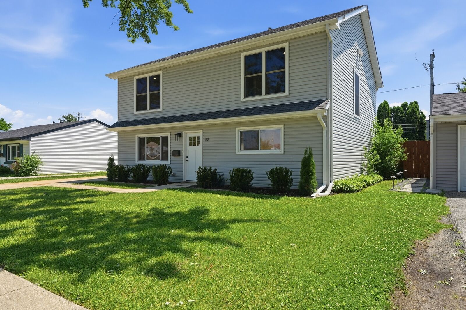 Property Photo:  163 W Manchester Drive  IL 60090 