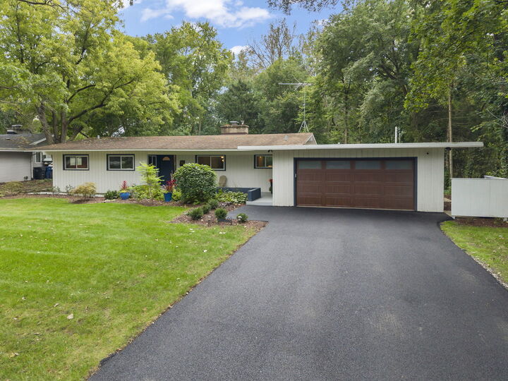 Property Photo:  60 Golden Larch Court  IL 60540 