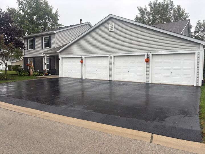 Property Photo: 633 Mallard Court A2 IL 60103
