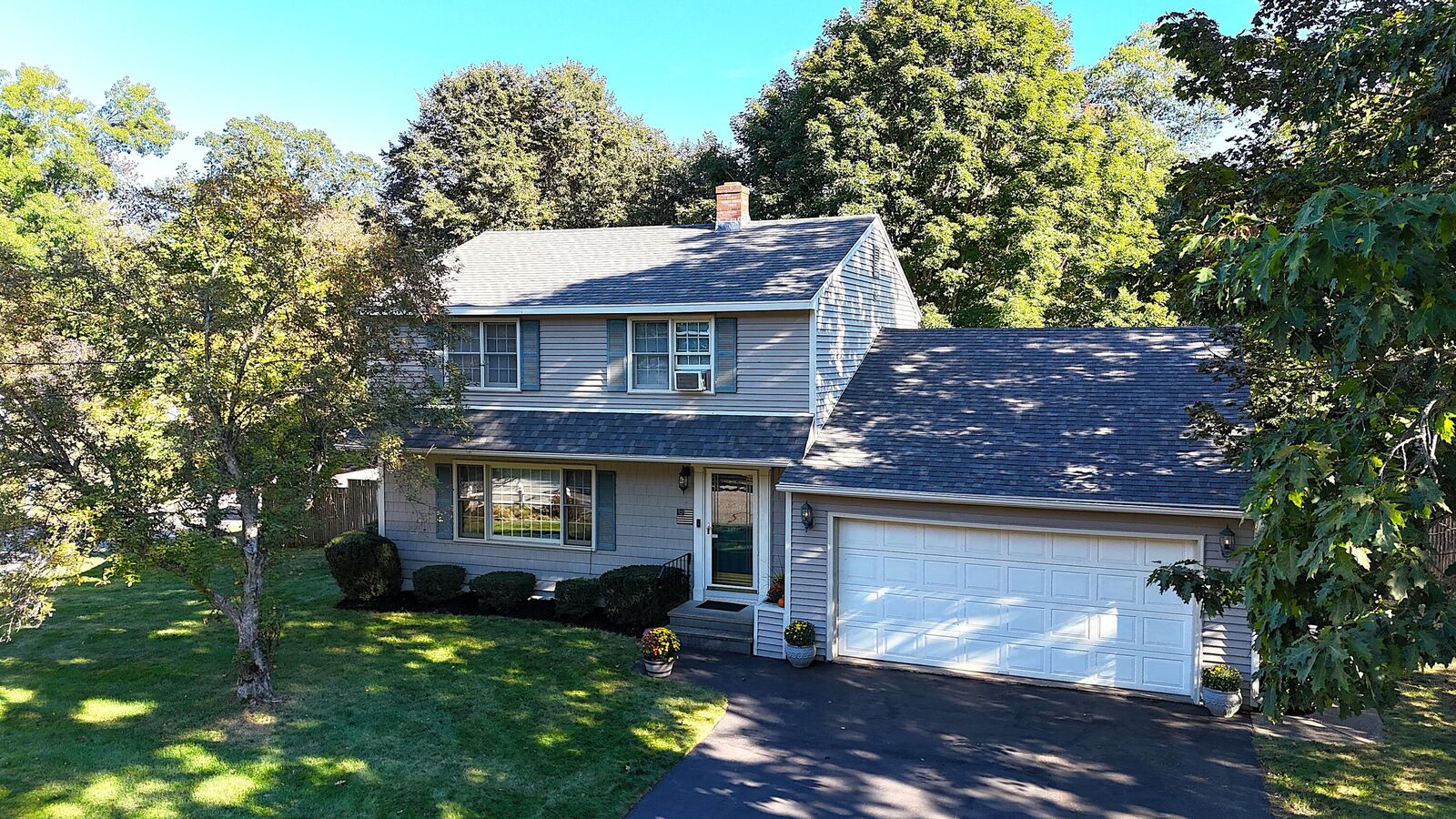 Property Photo:  51 Essex Street  ME 04073 