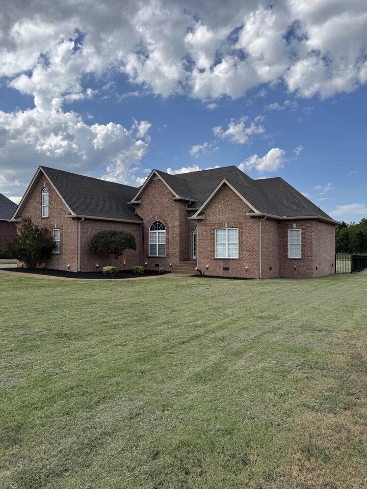 Property Photo:  367 W Richmond Shop Rd  TN 37090 